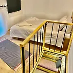 木屋 Balloon Boutique House, Centre *